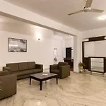 Hotel Paramount Suites & Service Apartments