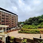 Luxurious 3Bhk Vacation Home Amidst The City.