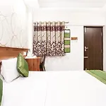 Treebo Comforts Inn, University Road Deralakatte