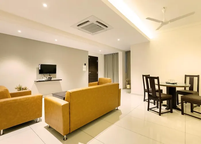 Hotel Paramount Suites & Service Apartments