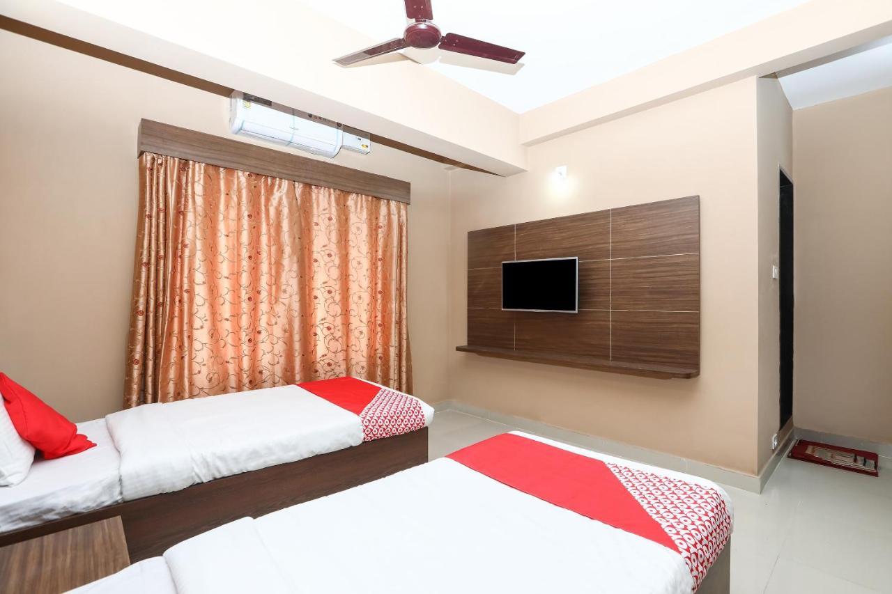 Oyo 17106 Royal 3* Mangalore