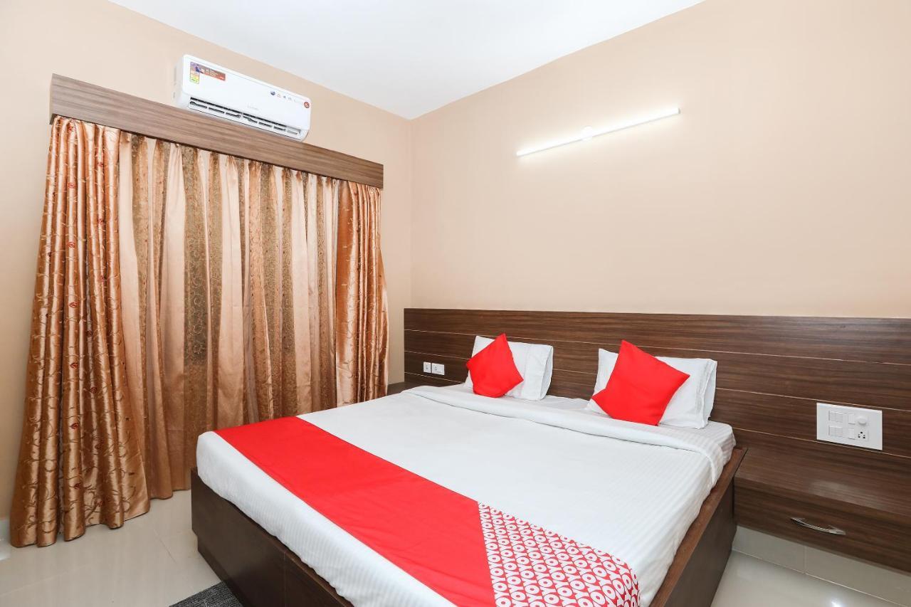 Oyo 17106 Royal Hotel