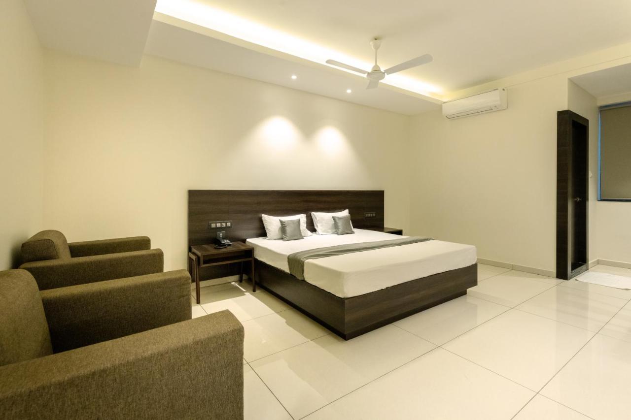 Hotel Paramount & Service Mangalore