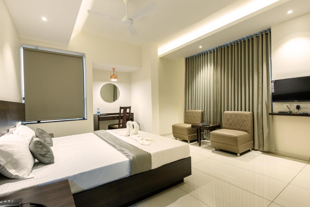 Hotel Paramount & Service