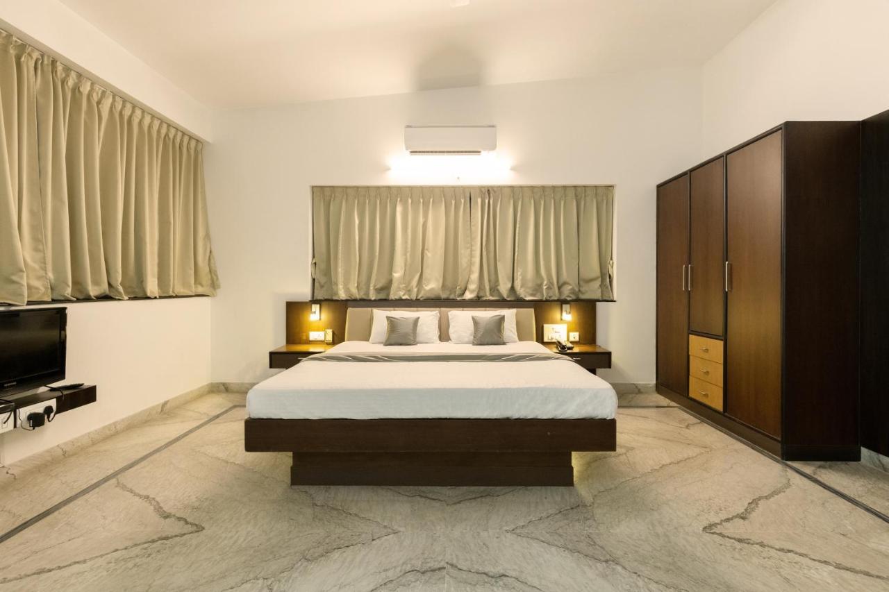 Paramount & Service Hotel