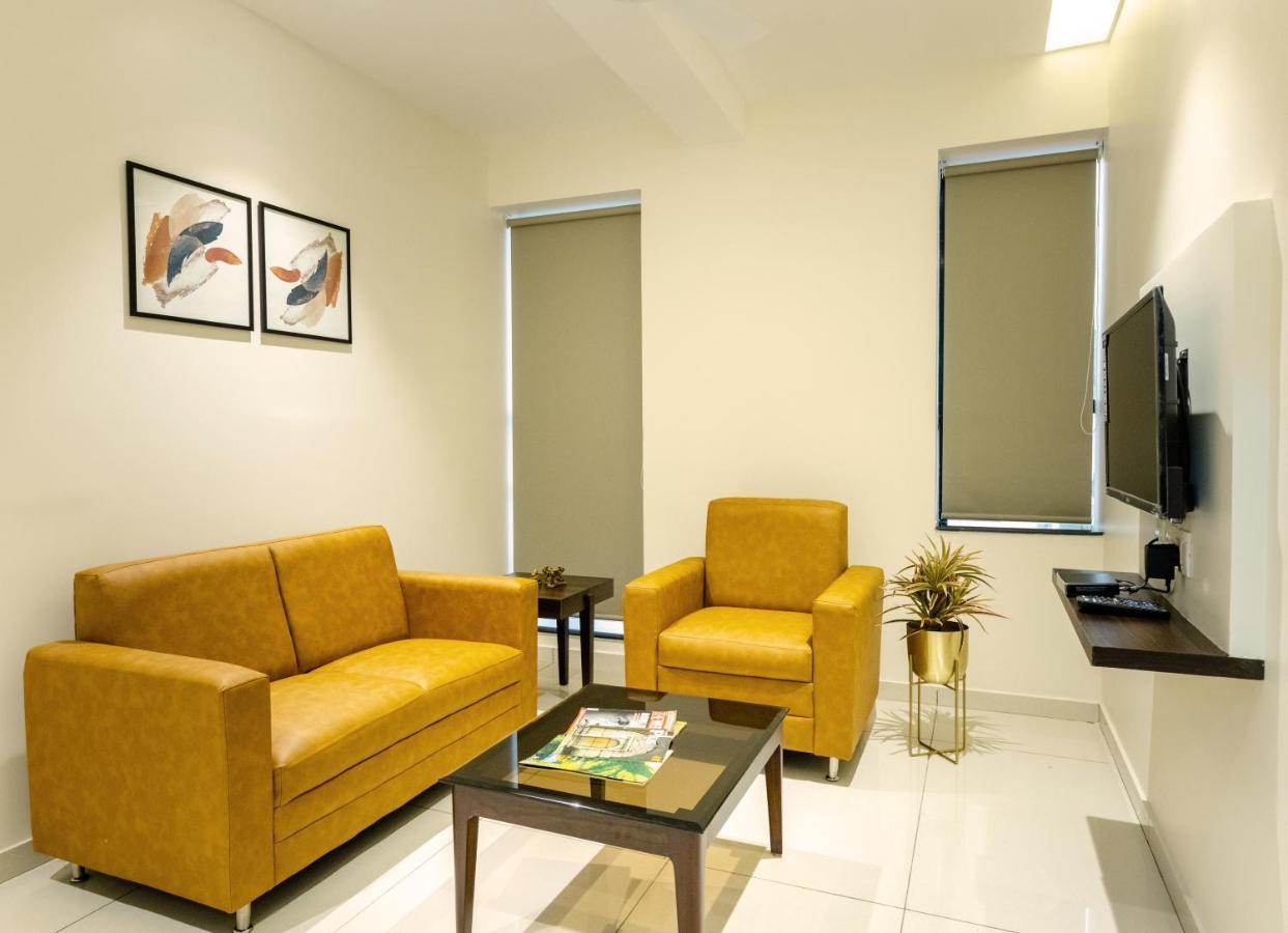 Paramount & Service * Mangalore