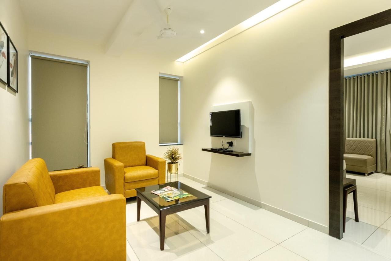 Hotel Paramount & Service