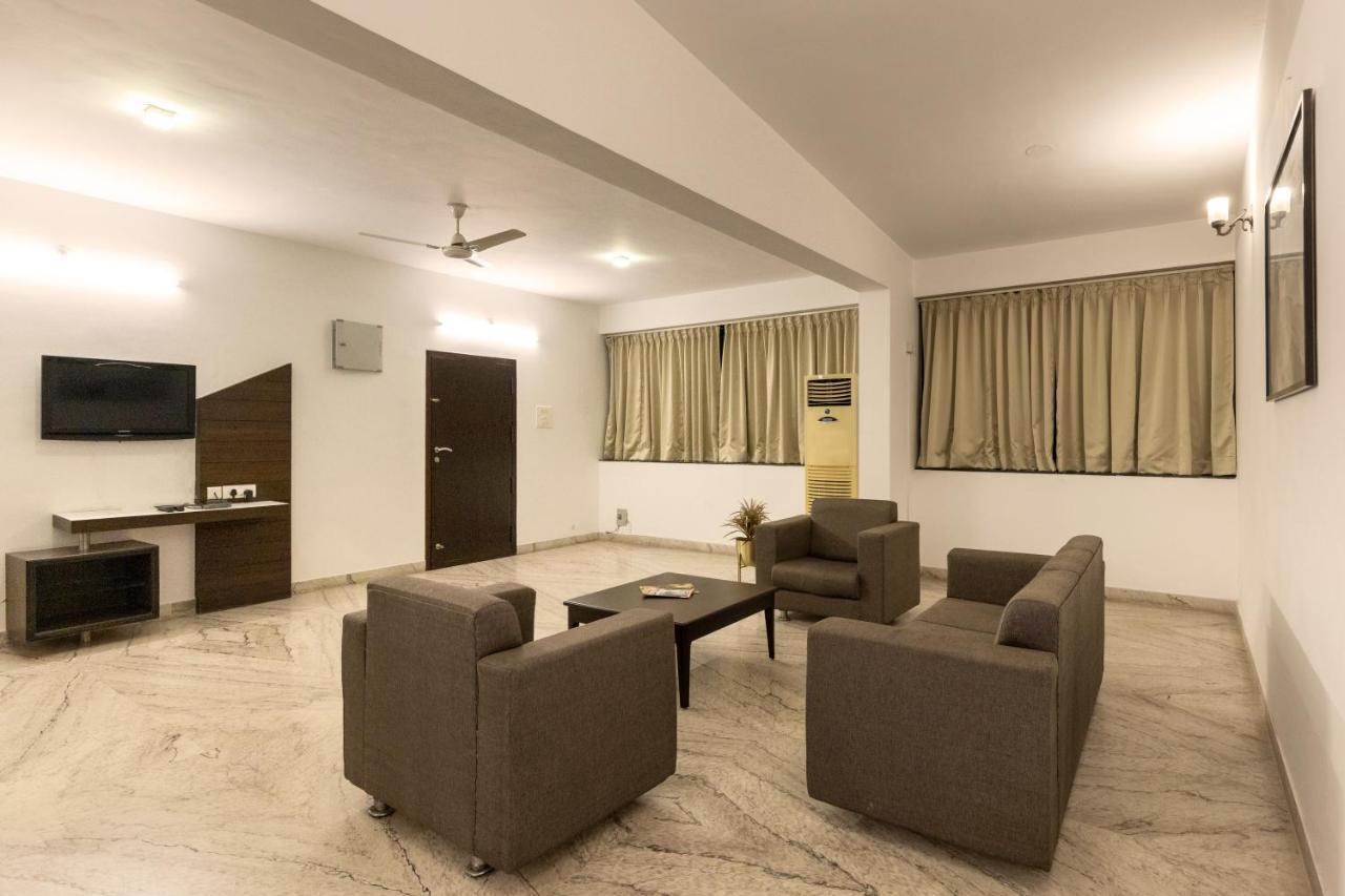 Paramount & Service Hotel