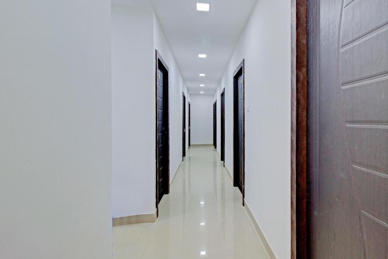 Hotel Oyo Flagship 81436 Palace 3*