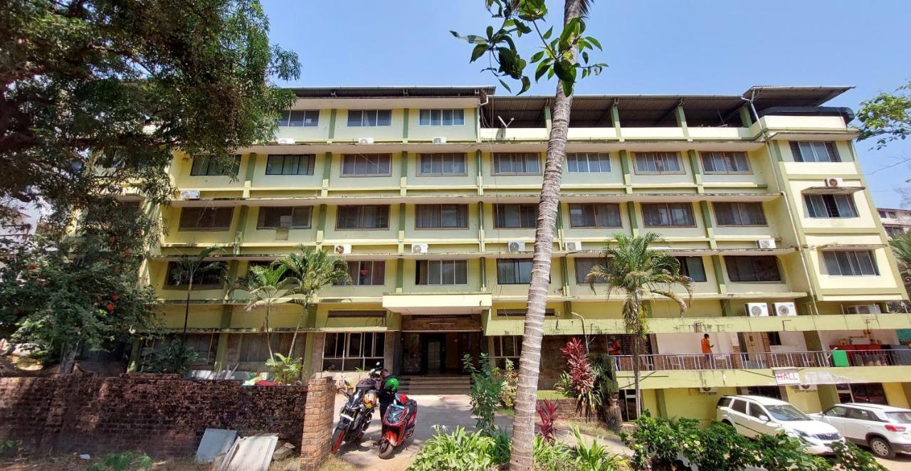 Surya Hotel *