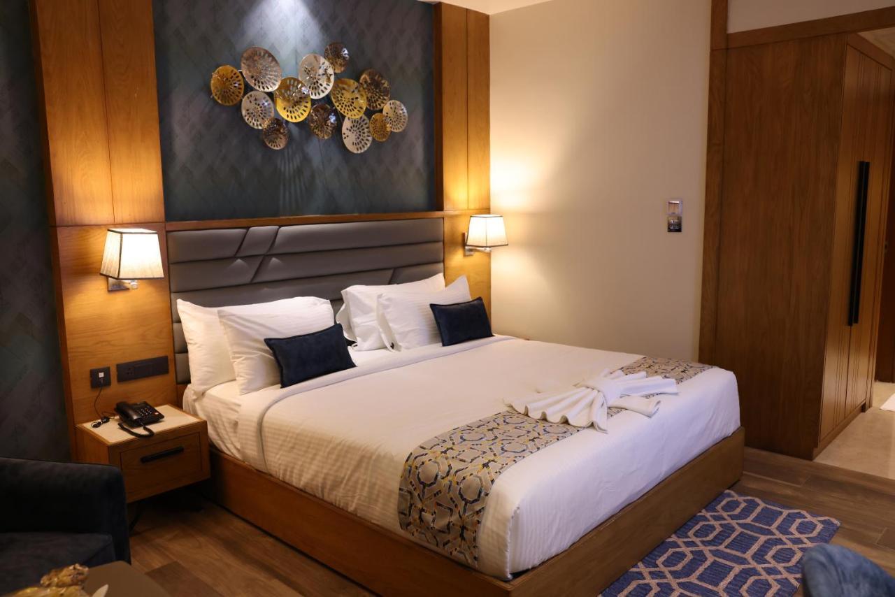 Hotel Aj Grand 4*
