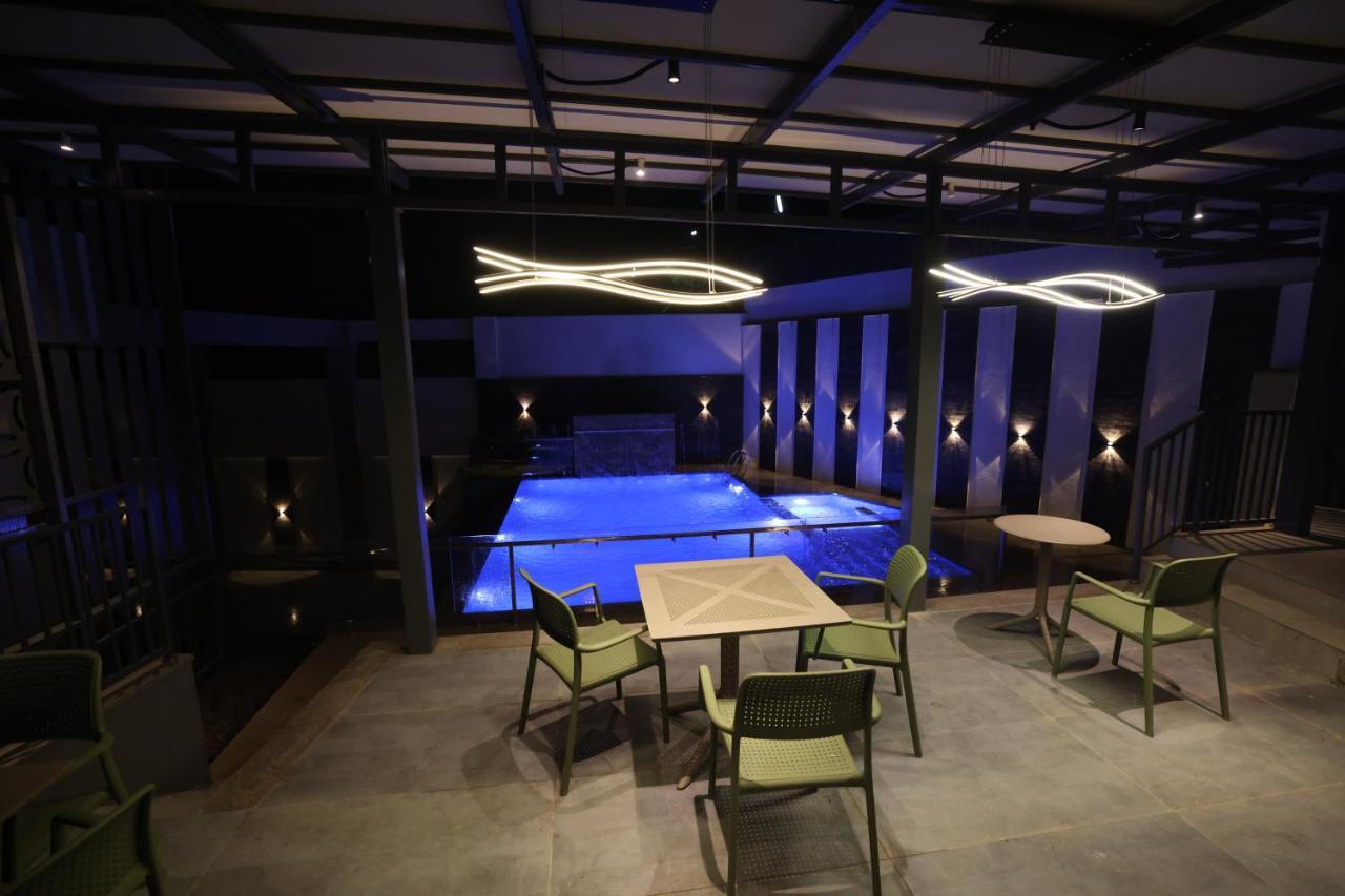 Hotel Aj Grand