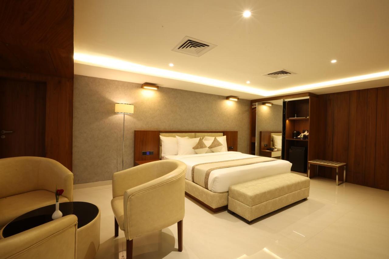 Hotel Royal Plaza By Rak Rooms, 4*
