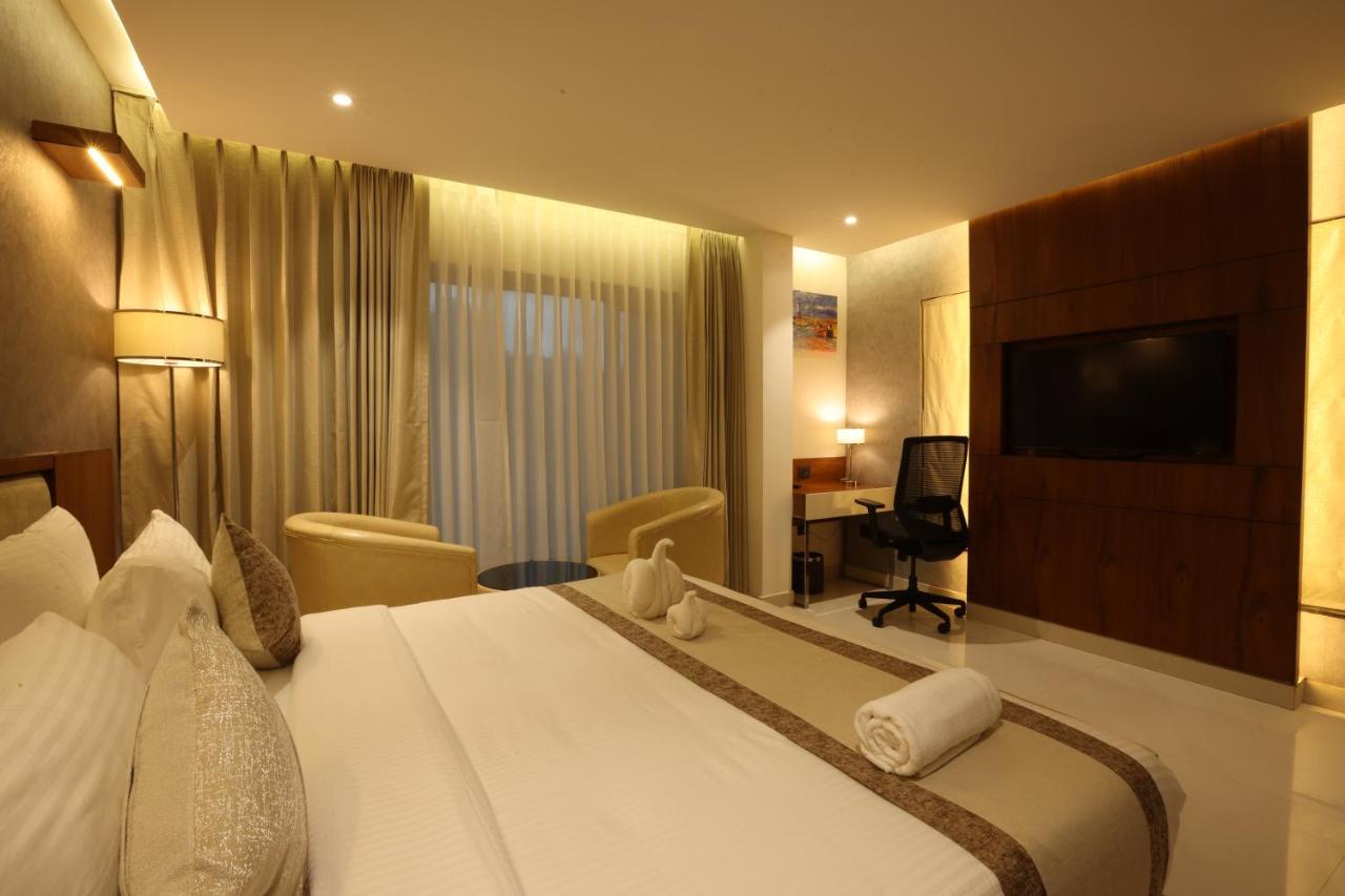 Royal Plaza By Rak Rooms, Hotel 4*