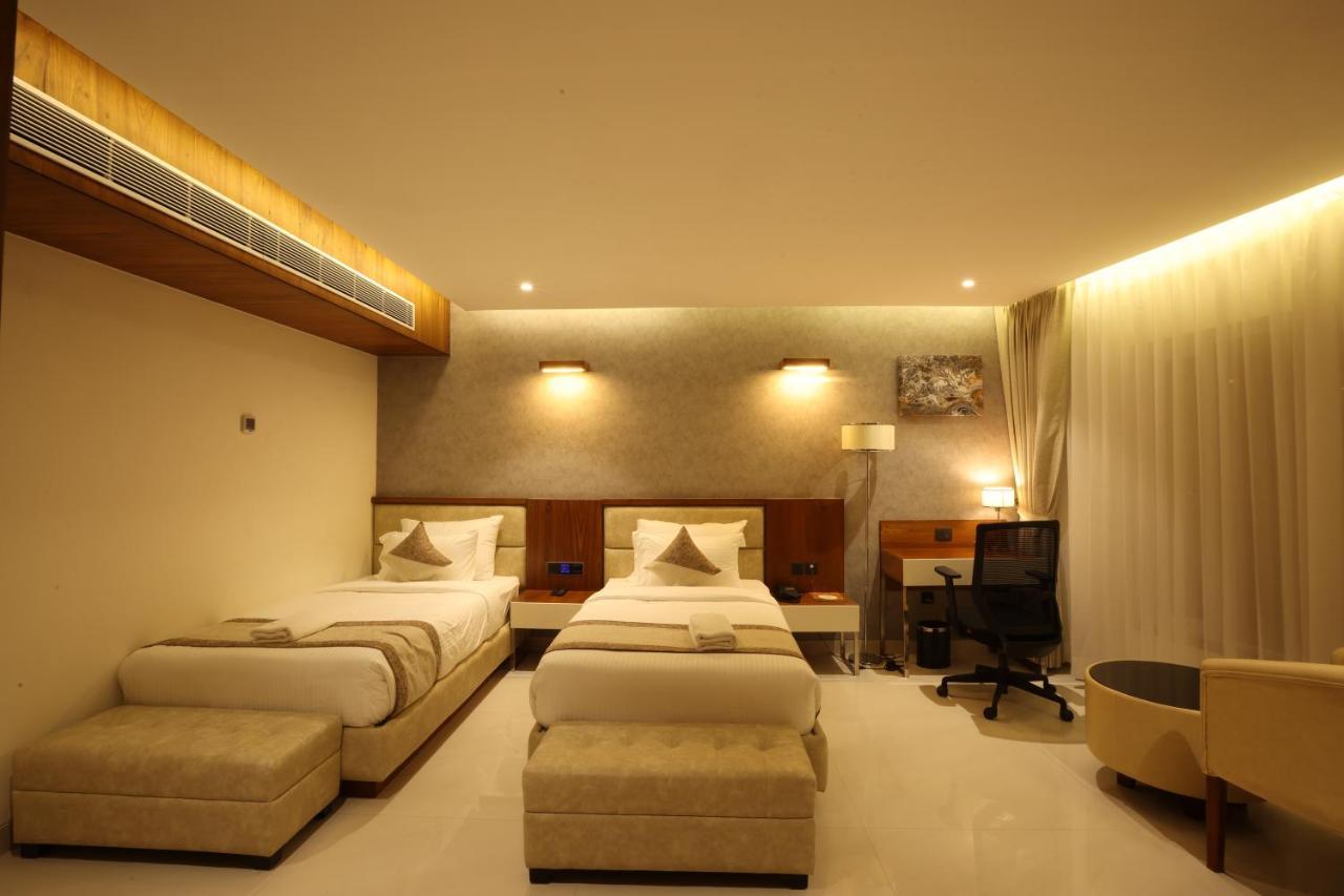 Hotel Royal Plaza By Rak Rooms, 4*