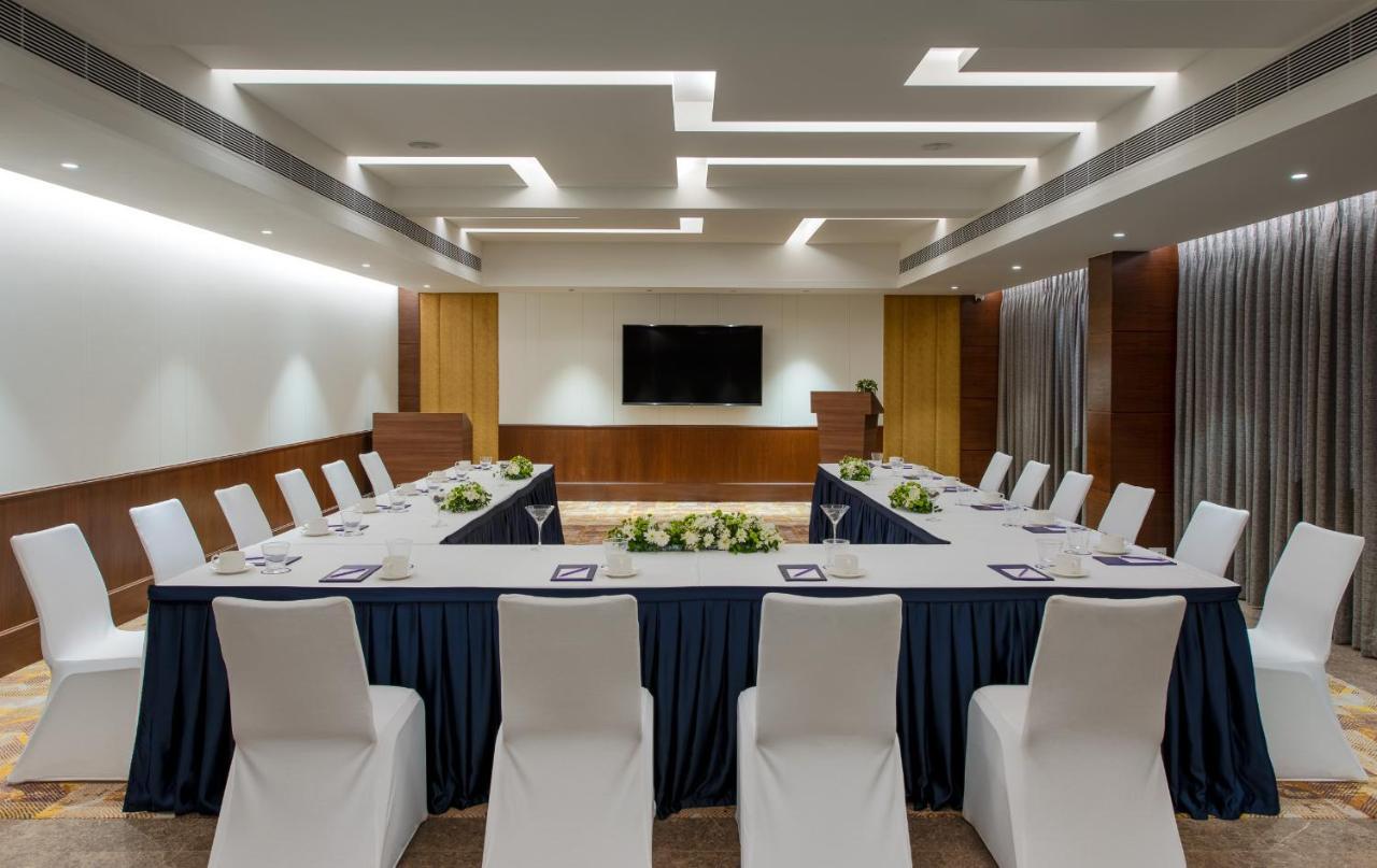 Hotel Vivanta Oldport Road - Formerly Known As Taj Manjarun