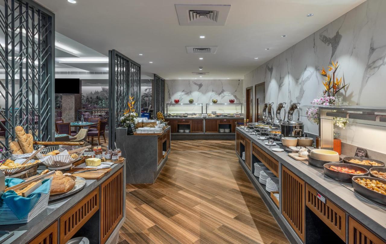 Vivanta Oldport Road - Formerly Known As Taj Manjarun Hotel