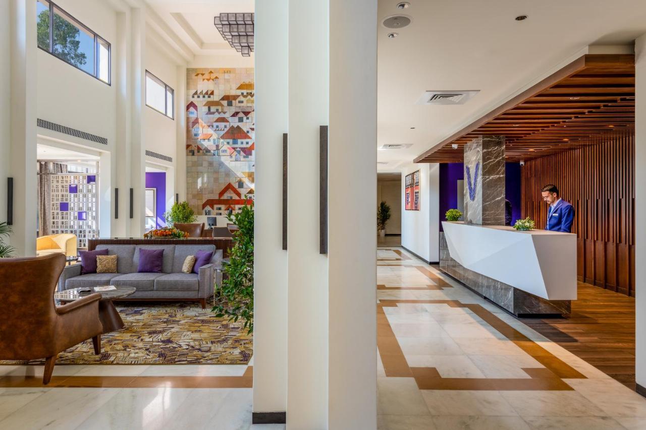 Hotel Vivanta Oldport Road - Formerly Known As Taj Manjarun