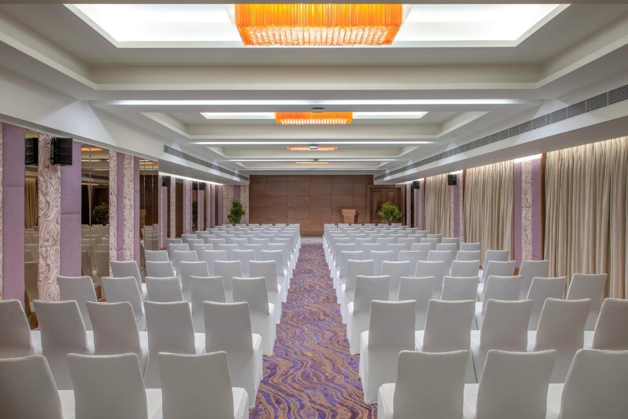 Vivanta Oldport Road - Formerly Known As Taj Manjarun Hotel