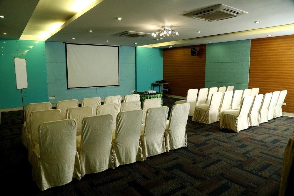 The Verda Saffron Hotel