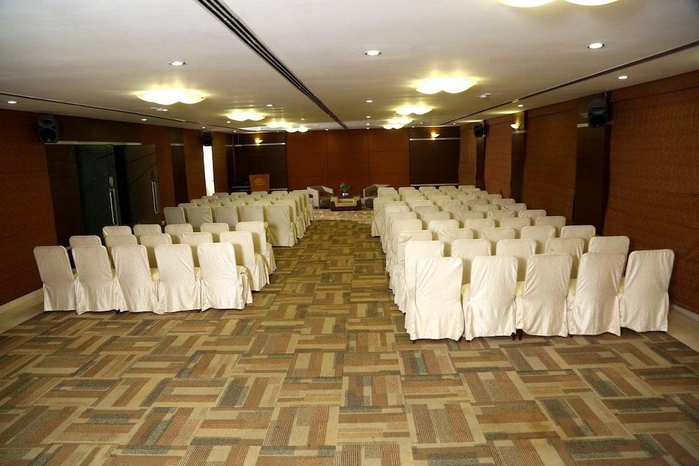 The Verda Saffron Hotel 3*