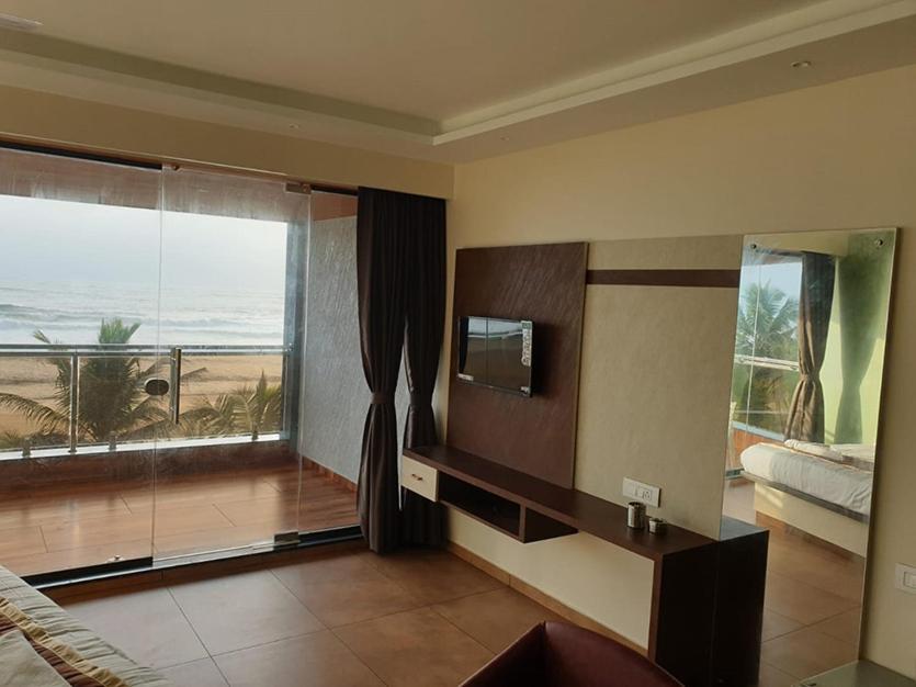 The Oceanic Front - Hotel 3*