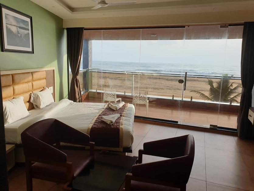 Hotel The Oceanic Front - 3*