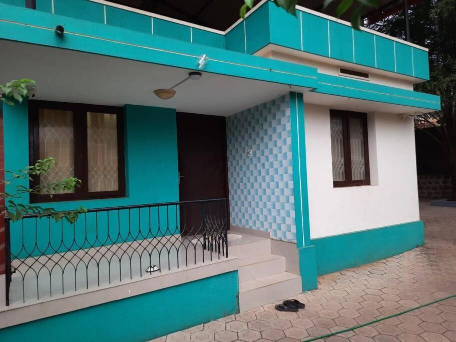 2 Bhk House, On Premise Parking, Upto 10 Guests