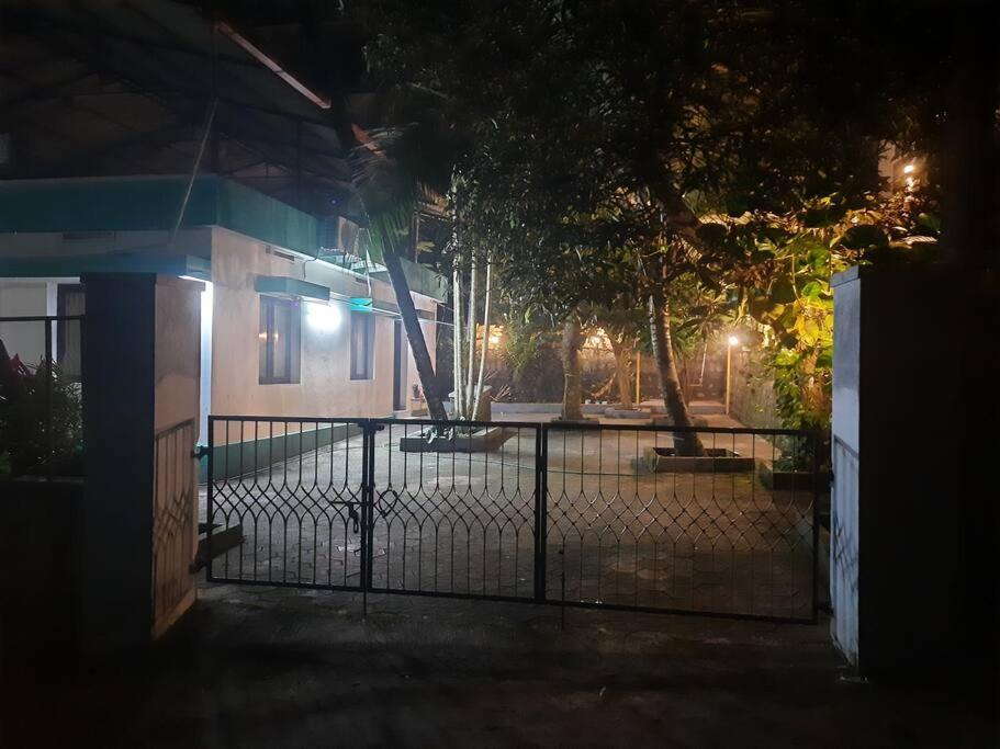 2 Bhk House, On Premise Parking, Upto 10 Guests