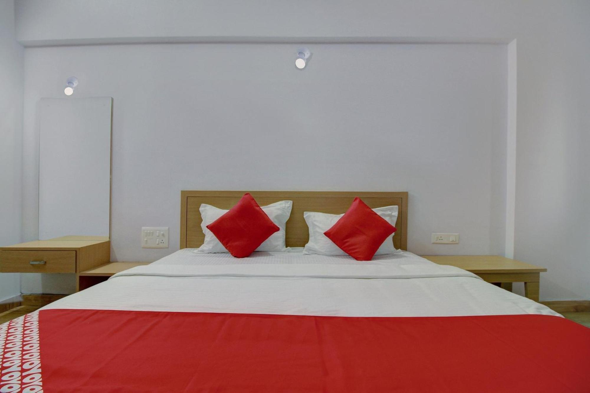 Hotel Collection O 13489 Garuda Comforts Mangalore