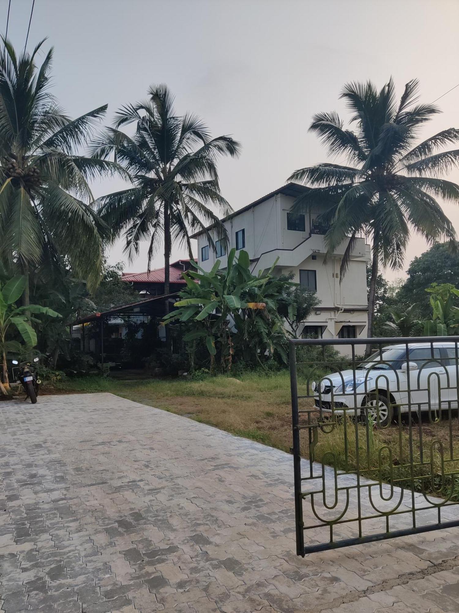 Kensons Budgetstay Non Ac Free Wifi And Parking Apartment