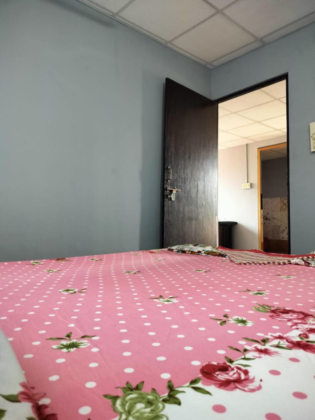 Kensons Budgetstay Non Ac Free Wifi And Parking Apartment *