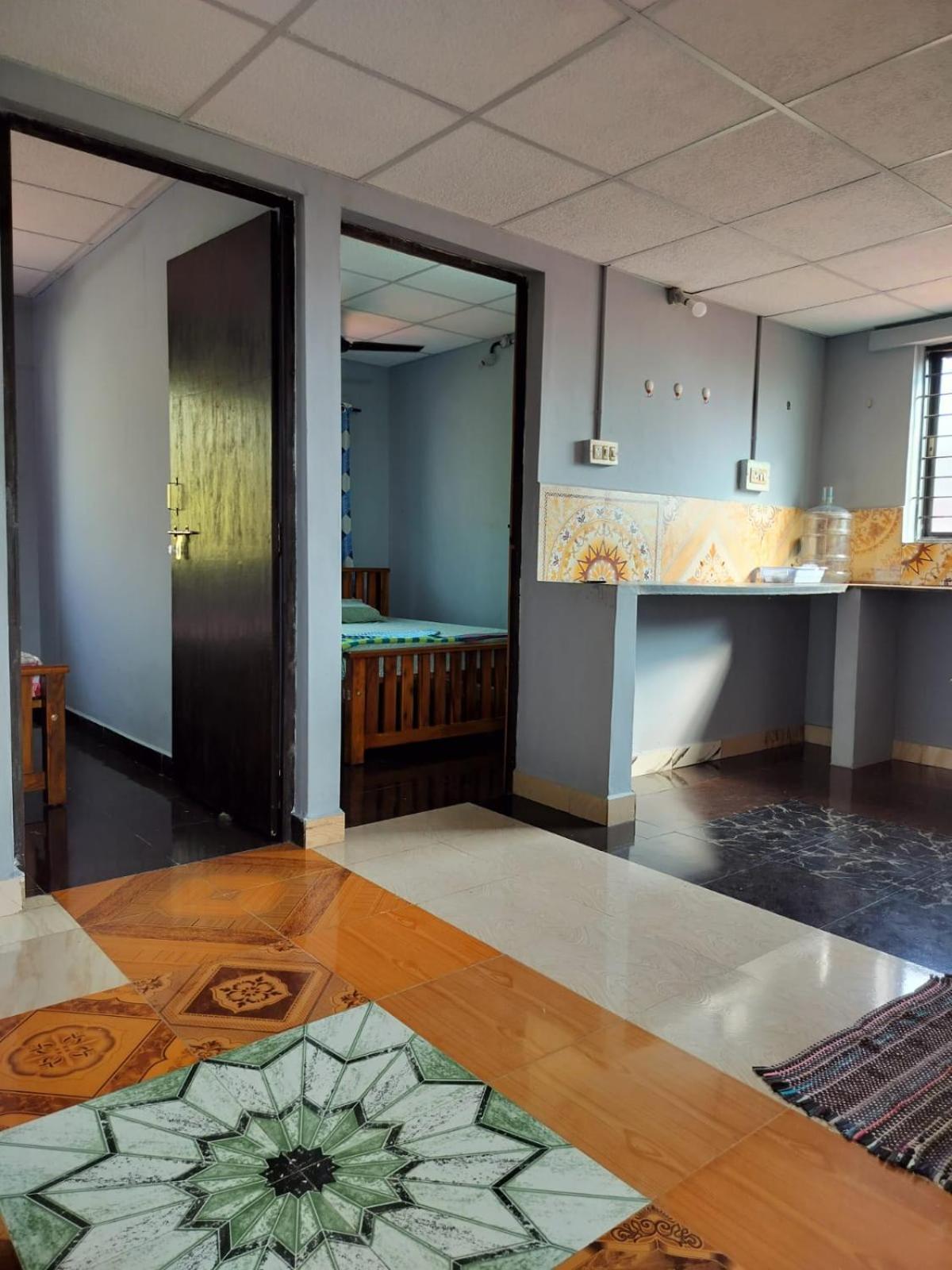 Kensons Budgetstay Non Ac Free Wifi And Parking Apartment *