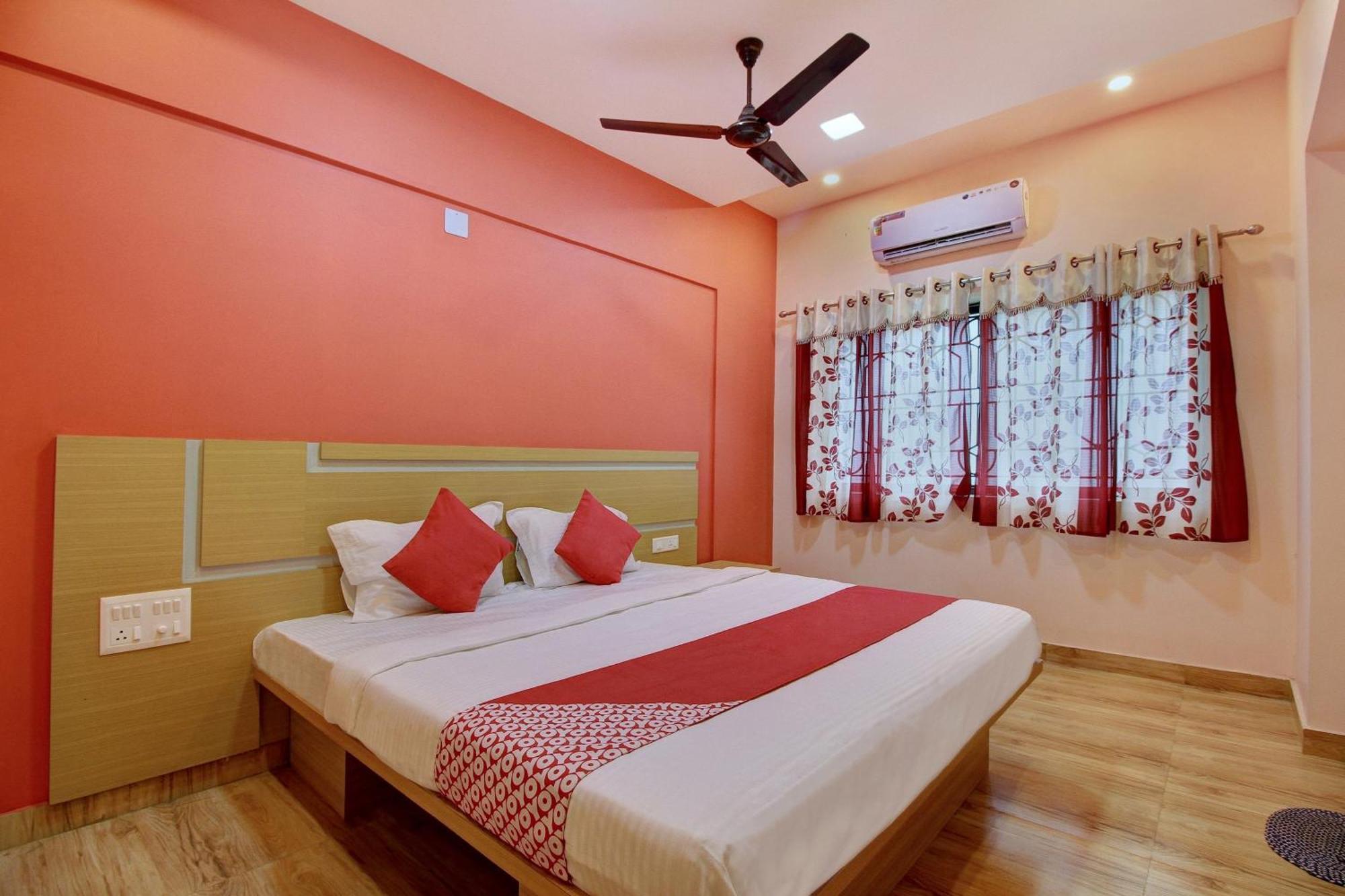 Hotel Collection O 13489 Garuda Comforts