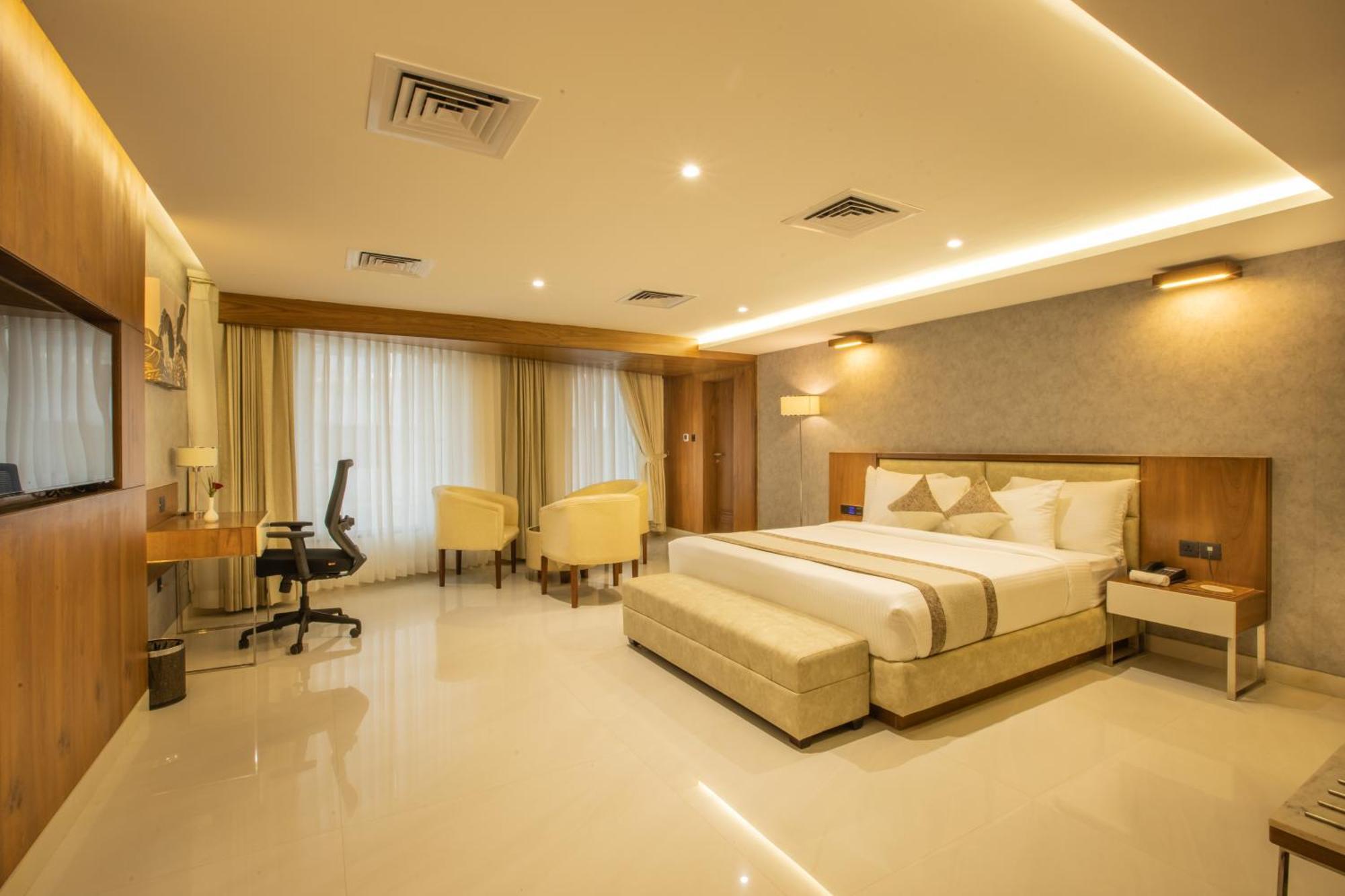 Royal Plaza By Rak Rooms, Hotel 4*
