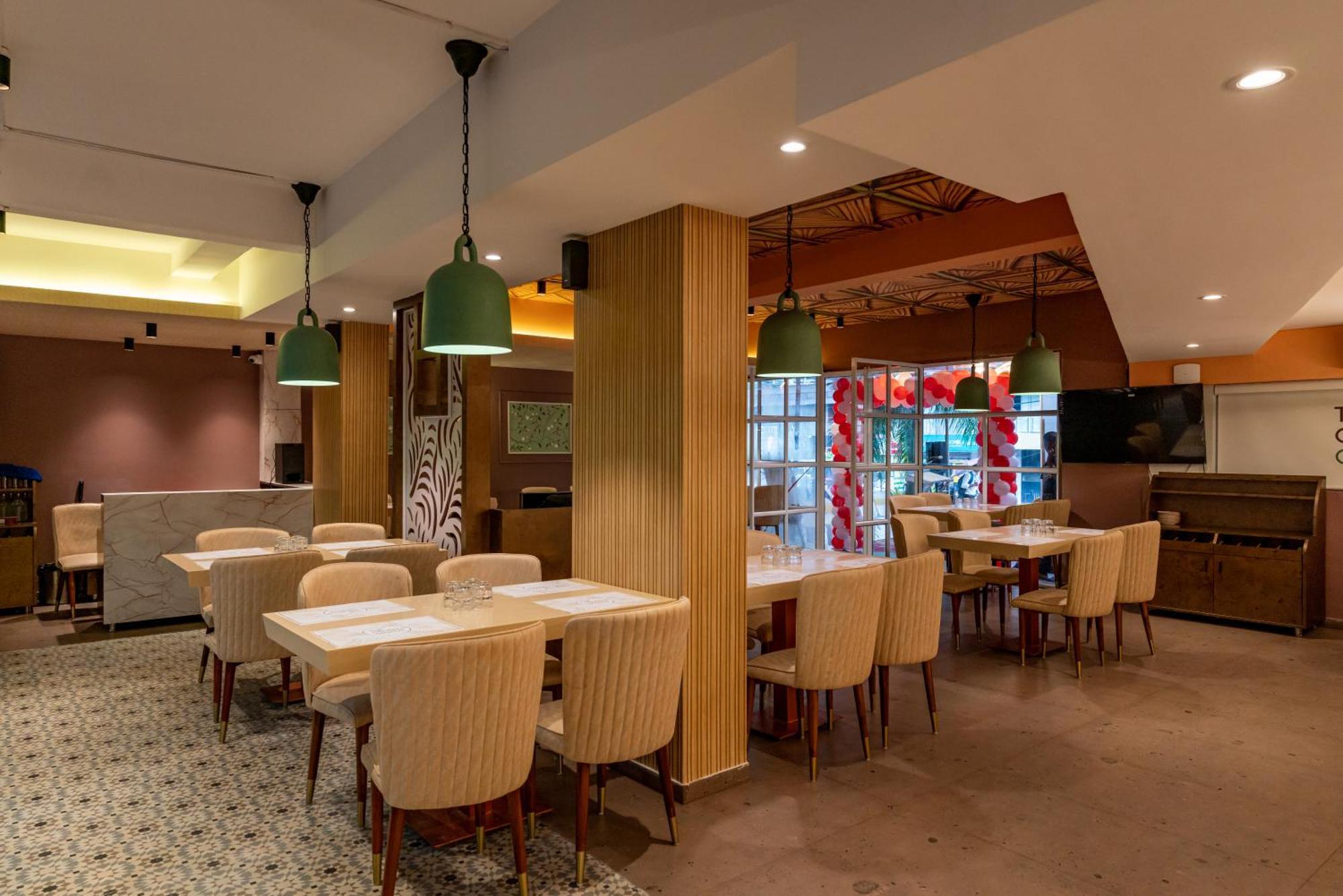 Royal Plaza By Rak Rooms, Hotel
