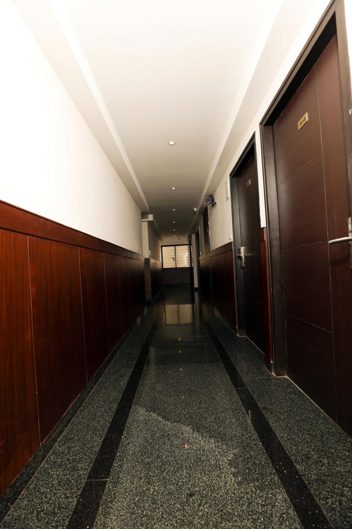 Traders - Kankanady, Hotel