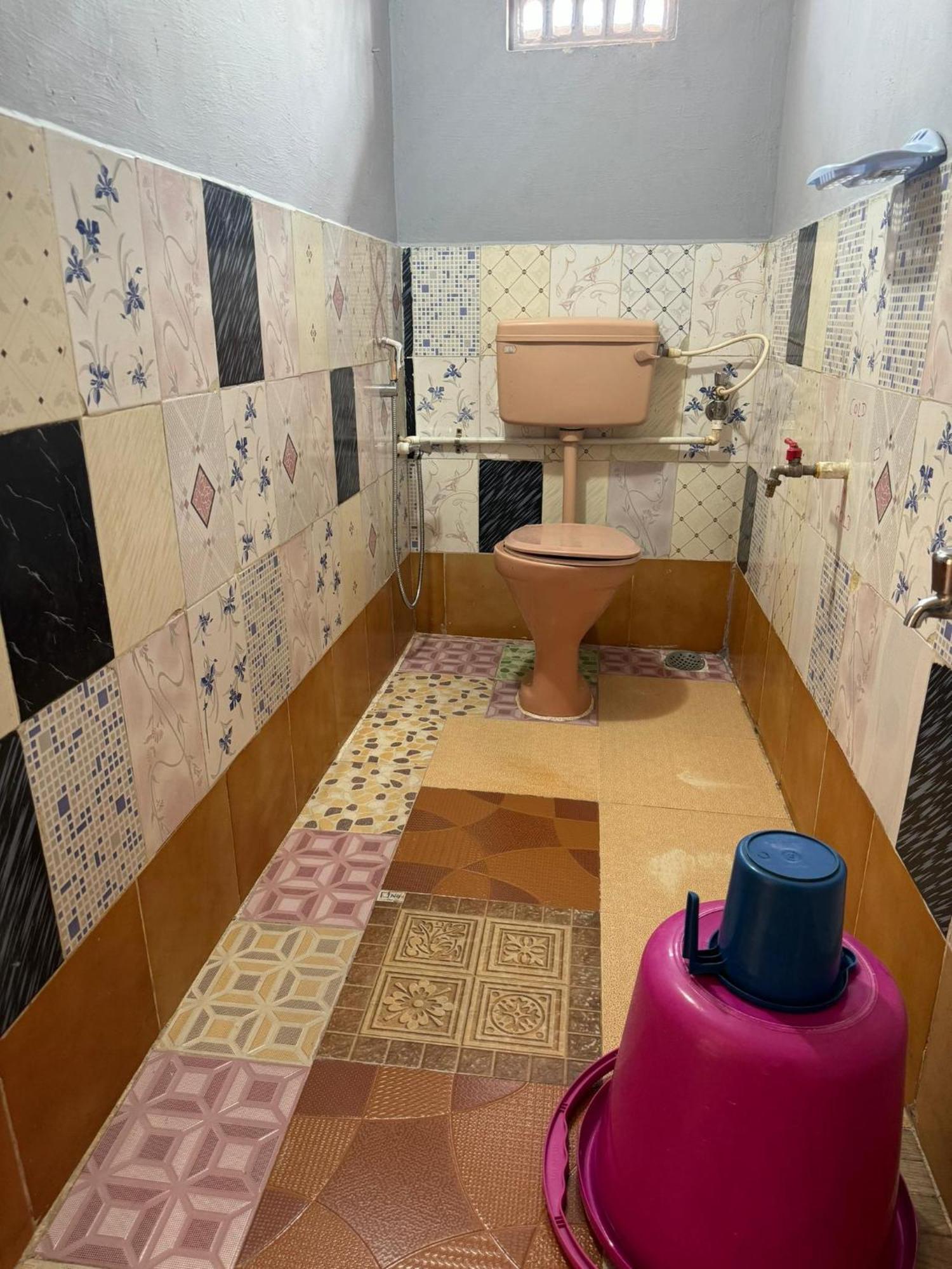 Kensons Budgetstay Non Ac Free Wifi And Parking Apartment *