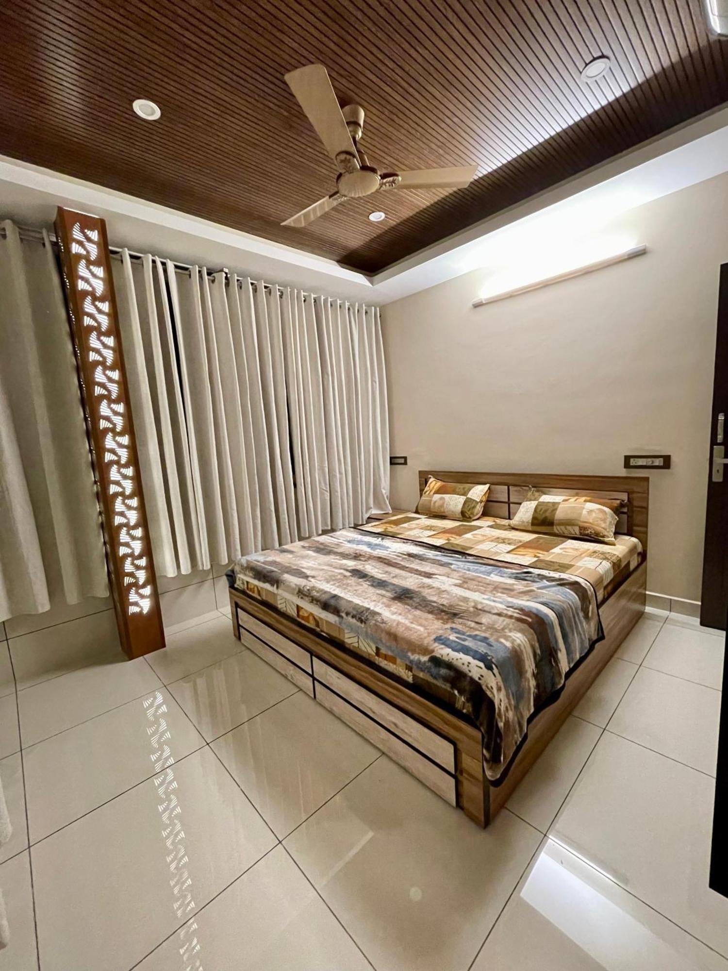 #1bhk With 3-4 Person Occupancy Family Only Apartment