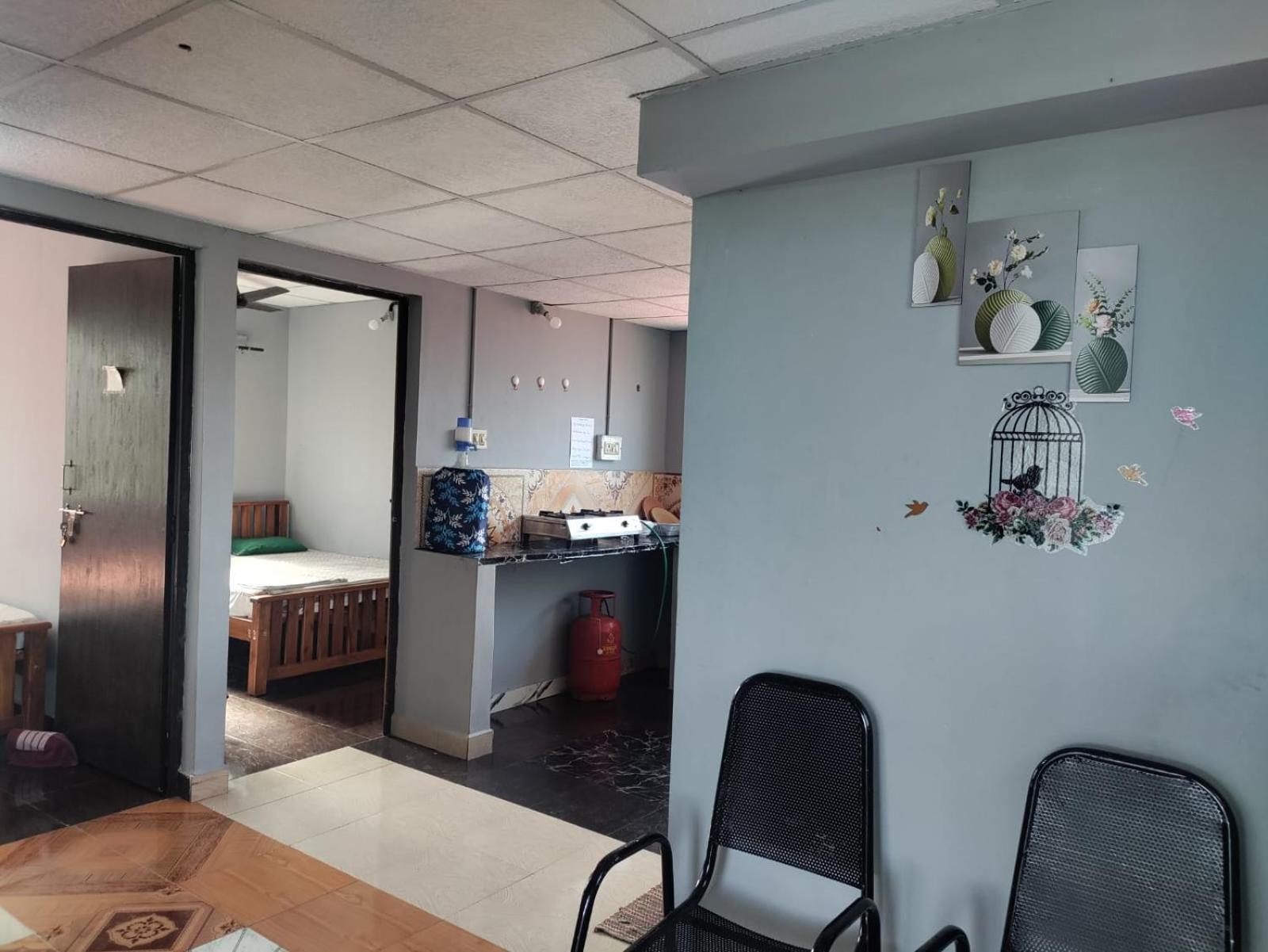 Kensons Budgetstay Non Ac Free Wifi And Parking Apartment