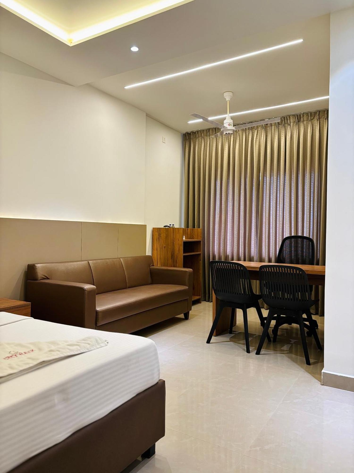 Citywalk Residency Hotel 2*