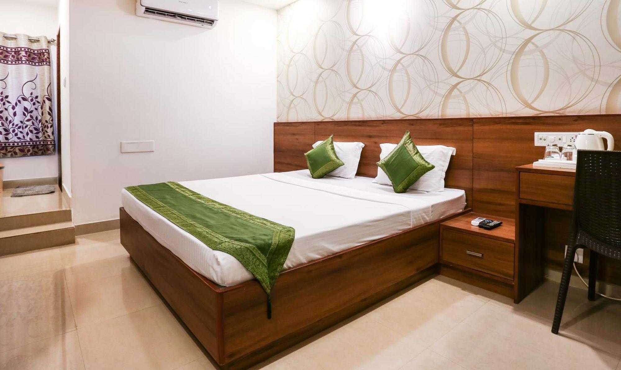Treebo Comforts Inn, Road Deralakatte Hotel