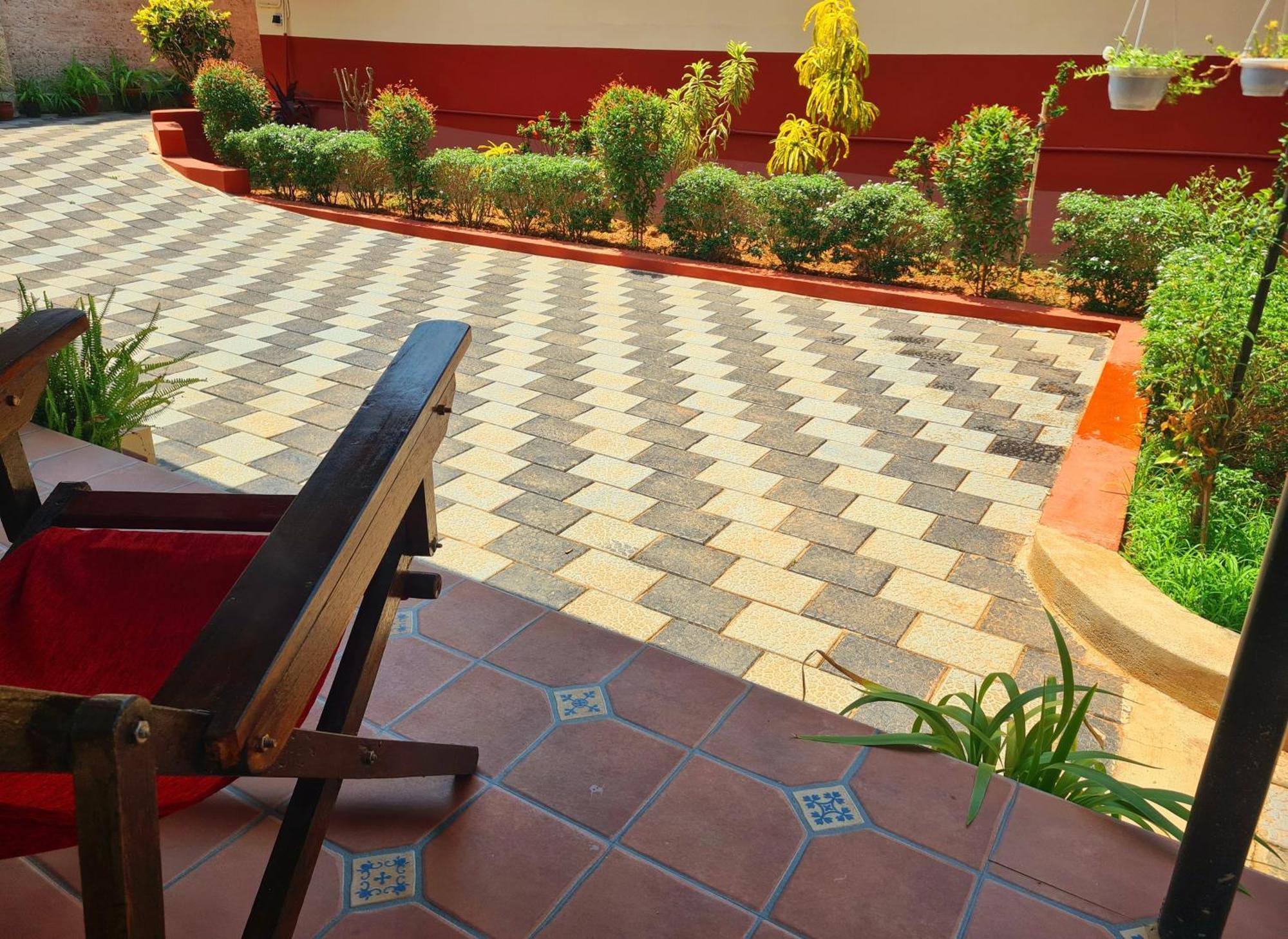 Sunny Smiles Villa *