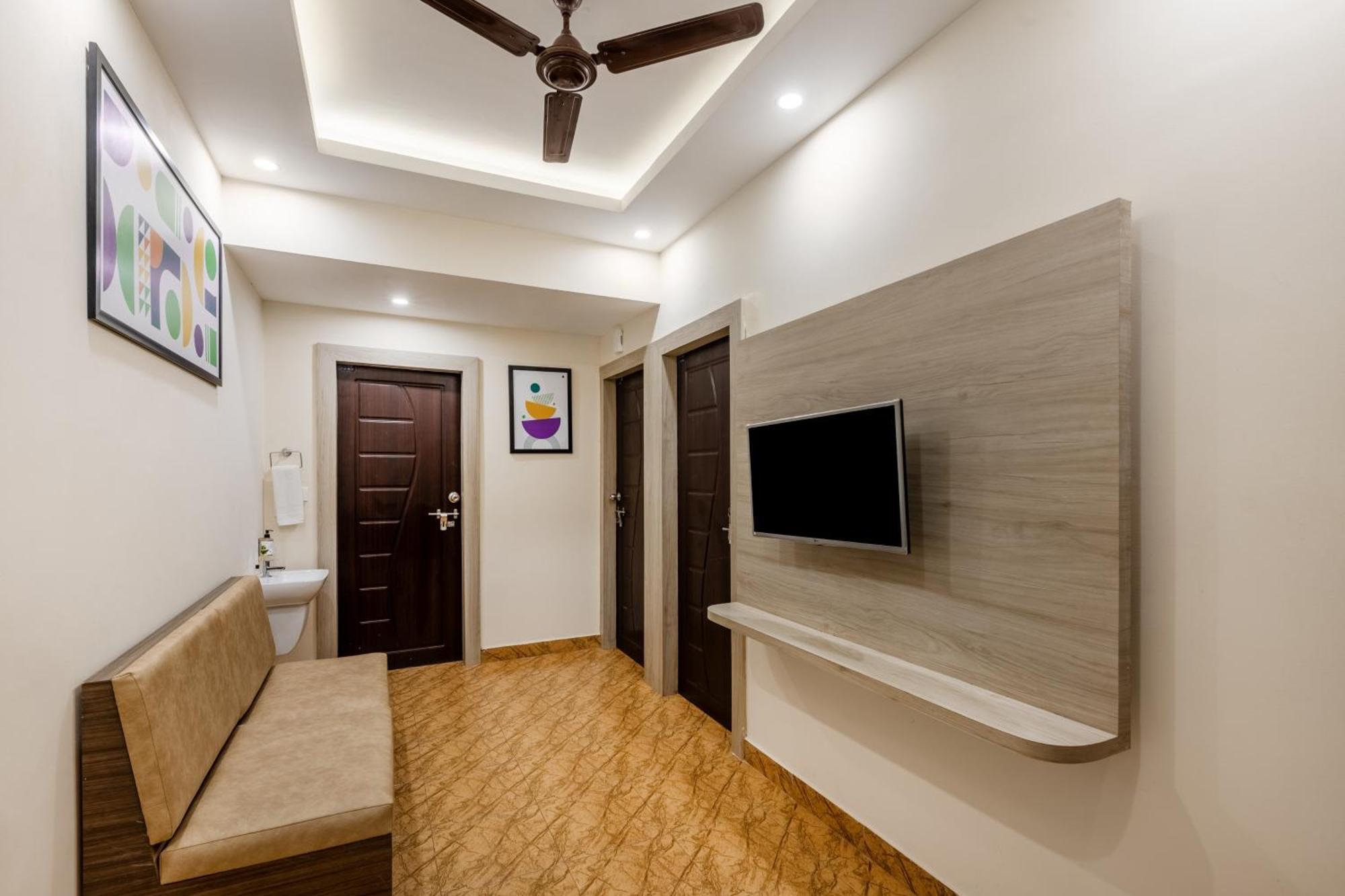 Hotel Treebo Sky Grand, 5 Min From Airport 3*