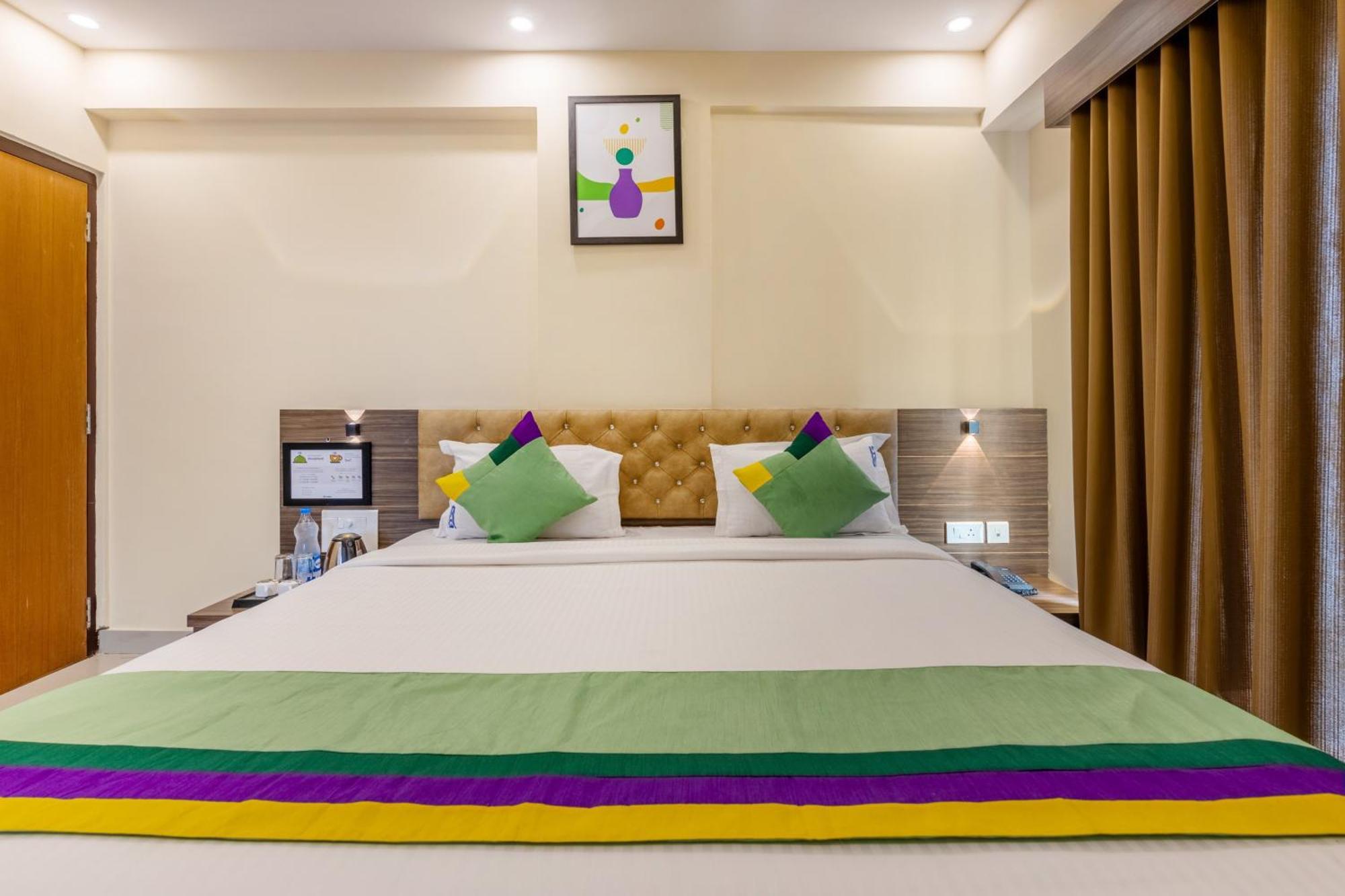 Hotel Treebo Sky Grand, 5 Min From Airport