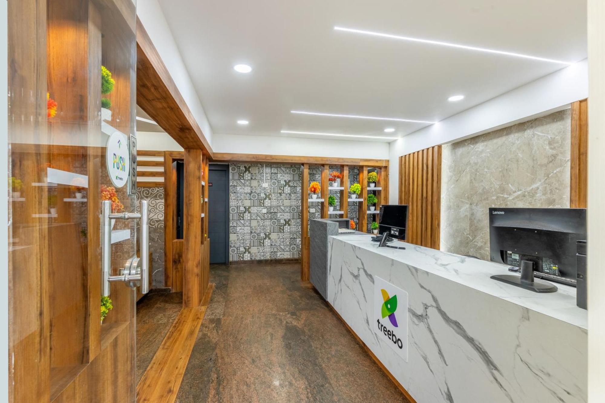 Treebo Sky Grand, 5 Min From Airport