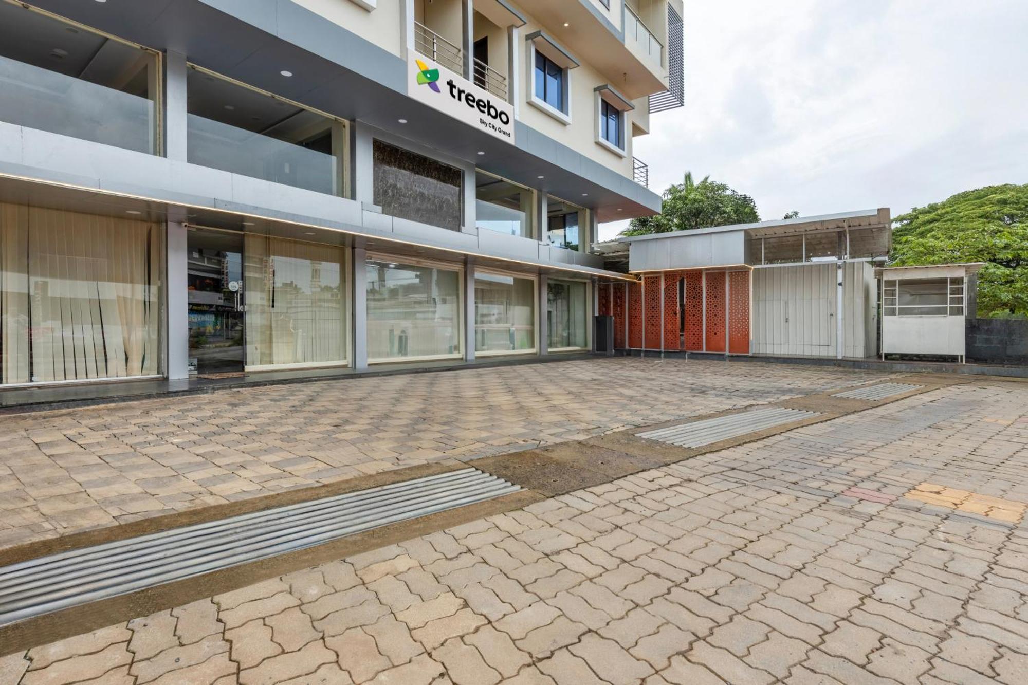 Hotel Treebo Sky Grand, 5 Min From Airport Mangalore