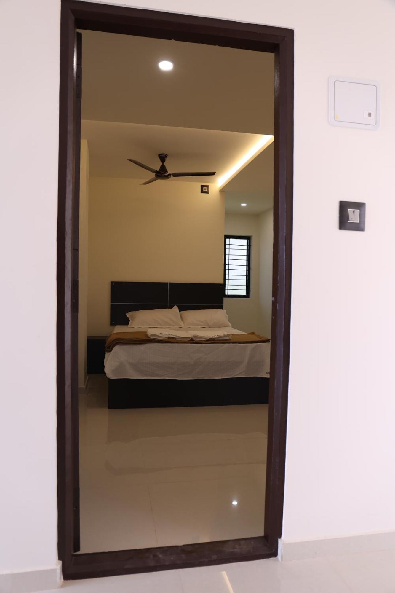 Hotel Soumya Residency- Boarding And *