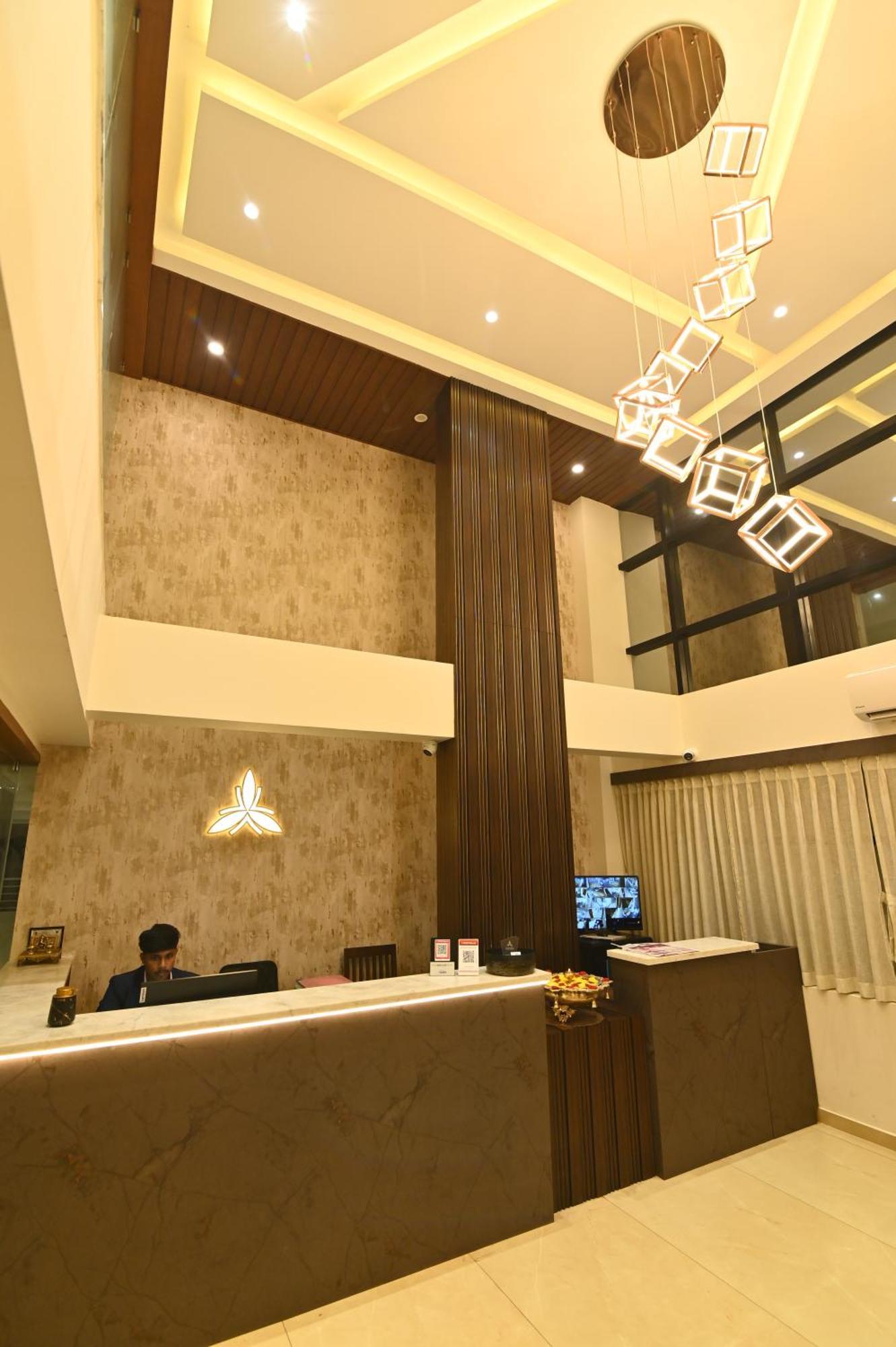 Hotel Aurelia Comforts - Deralakatte Mangalore