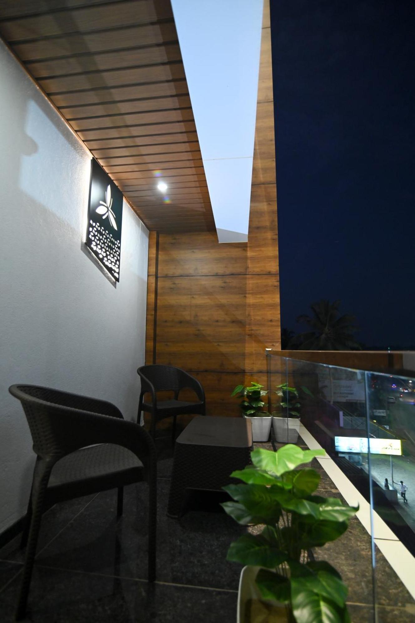Hotel Aurelia Comforts - Deralakatte Mangalore